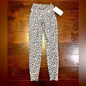 New authentic gray leopard Bombshell leggings size small